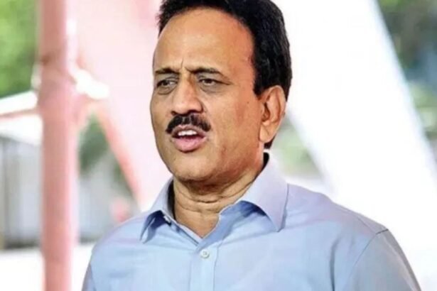 राज्य के जल संसाधन मंत्री गिरीश महाजन