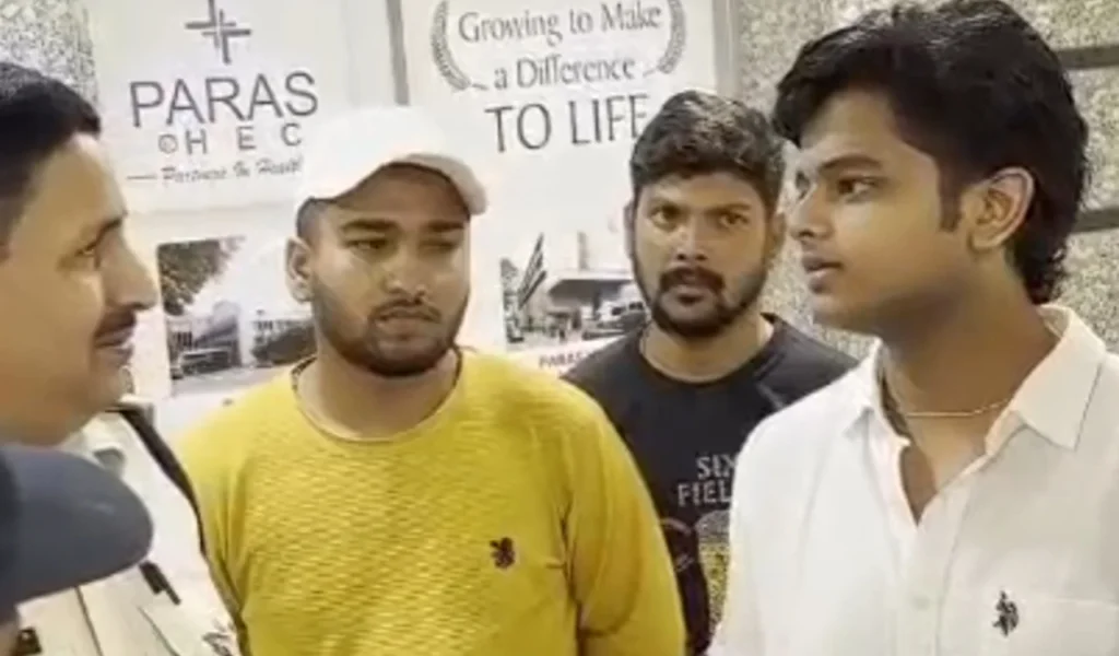 स्वास्थ्य मंत्री का बेटा अस्पताल निरीक्षण