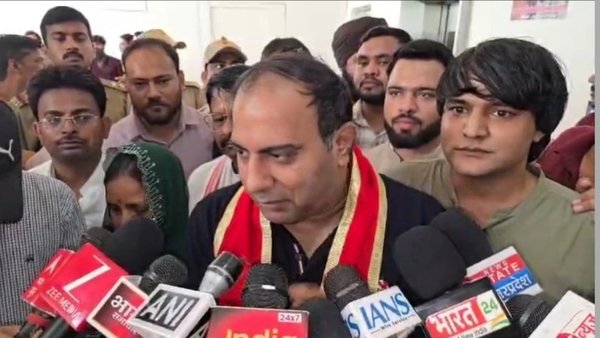 आगरा में ‘उदयपुर फाइल्स’ की गूंज: धमकियों के बावजूद निर्माता अमित जानी और कन्हैयालाल का परिवार डटा