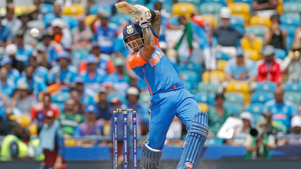 सूर्यकुमार यादव के पास इतिहास रचने का मौका, सिर्फ 4 छक्कों की दरकार