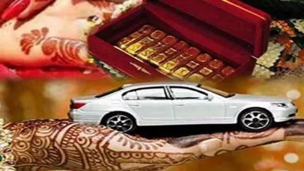 दहेज में कार न मिलने पर बहू को चिमटे से दागा और जहर पिलाया, हालत नाज़ुक