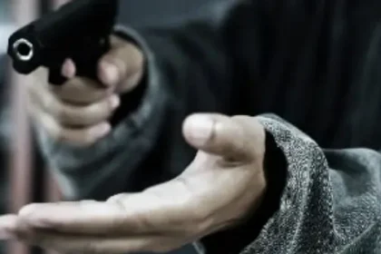 जबलपुर में दिनदहाड़े डकैती: 15 करोड़ का सोना और लाखों की नकदी लूटी, CCTV में कैद हुई वारदात