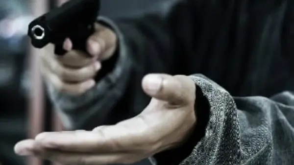 जबलपुर में दिनदहाड़े डकैती: 15 करोड़ का सोना और लाखों की नकदी लूटी, CCTV में कैद हुई वारदात