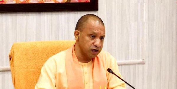 धर्मांतरण पर सीएम योगी का बड़ा बयान: आगरा समीक्षा बैठक में दिए कड़े निर्देश