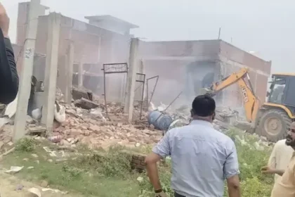 लखनऊ पटाखा फैक्ट्री विस्फोट: 4 की मौत, कई लोग मलबे में दबे, सीएम योगी ने दिए जांच के आदेश