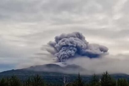 600 साल बाद फटा रूस का क्रशेनिनिकोव ज्वालामुखी, कामचटका में डबल डिजास्टर की दहशत