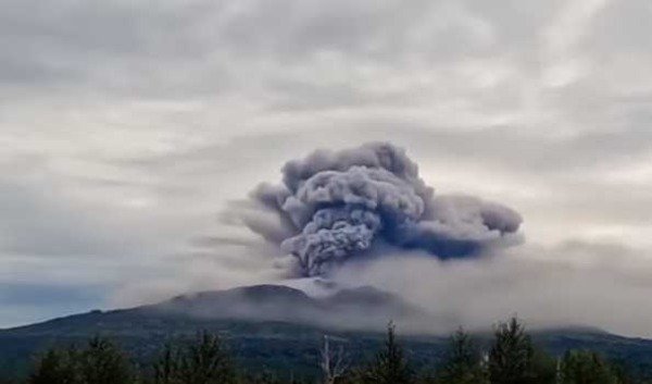 600 साल बाद फटा रूस का क्रशेनिनिकोव ज्वालामुखी, कामचटका में डबल डिजास्टर की दहशत