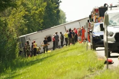 न्यूयॉर्क बस हादसा: नायग्रा फॉल्स से लौट रही टूरिस्ट बस पलटी, 5 की मौत, कई घायल