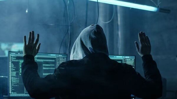 खंडवा में साइबर ठगी: बुजुर्ग दंपती को 13 दिन डिजिटल अरेस्ट कर 50 लाख की ठगी