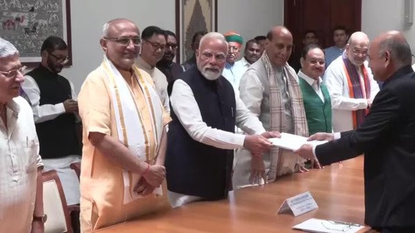 उपराष्ट्रपति चुनाव 2025: NDA उम्मीदवार सीपी राधाकृष्णन ने दाखिल किया नामांकन, मोदी बने पहले प्रस्तावक