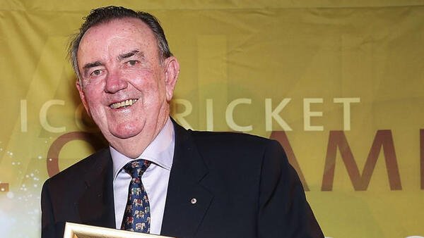 13 घंटे बल्लेबाजी कर जड़ा था तिहरा शतक, ऑस्ट्रेलिया के दिग्गज क्रिकेटर बॉब सिम्पसन का निधन