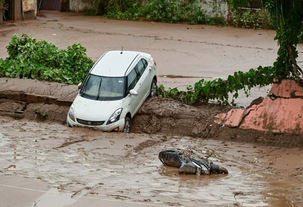 जम्मू-कश्मीर समेत उत्तर भारत में तबाही: वैष्णो देवी मार्ग पर भूस्खलन में 34 की मौत, कई राज्य बाढ़ की चपेट में