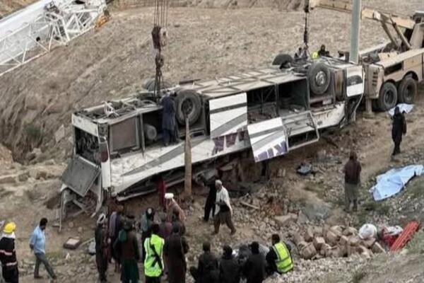 अफगानिस्तान में सड़क हादसा: बस पलटने से 25 लोगों की मौत, 27 घायल