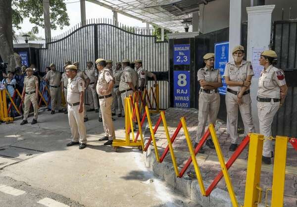 दिल्ली CM रेखा गुप्ता की सुरक्षा में बड़ा बदलाव, जनसुनवाई में तैनात होंगे CRPF जवान