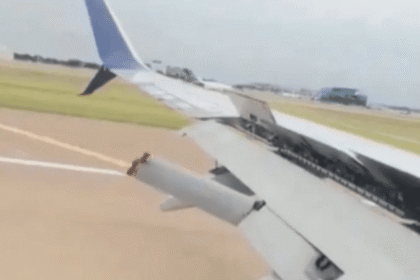 हवा में टूटकर लटका बोइंग 737 का पंख, टेक्सास में हुई आपातकालीन लैंडिंग