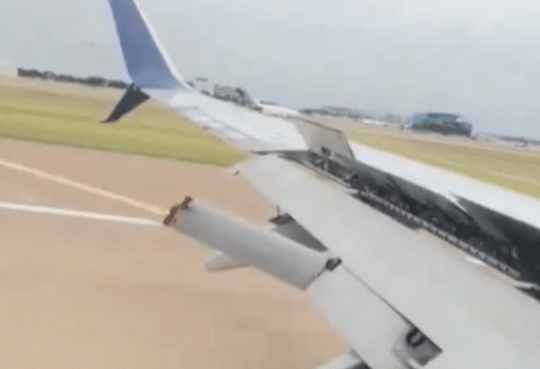 हवा में टूटकर लटका बोइंग 737 का पंख, टेक्सास में हुई आपातकालीन लैंडिंग