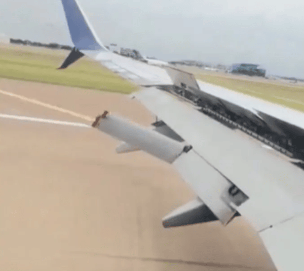 हवा में टूटकर लटका बोइंग 737 का पंख, टेक्सास में हुई आपातकालीन लैंडिंग