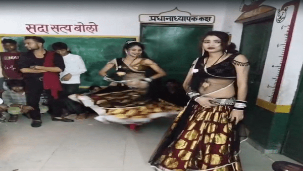 शिक्षा का मंदिर शर्मसार: ललितपुर स्कूल में अश्लील डांस, वीडियो वायरल होने पर प्रधानाचार्य निलंबित