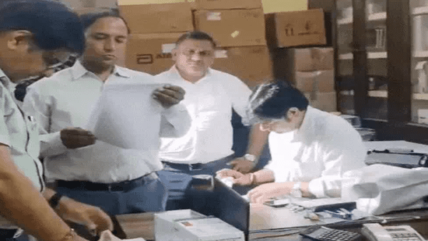 आगरा का दवा बाजार प्रभावित, ड्रग विभाग और STF की कार्रवाई से 20% तक गिरा कारोबार