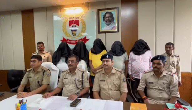 हजारीबाग पुलिस की बड़ी सफलता: अमेरिका भेजने वाले अवैध गिरोह का खुलासा, किंगपिन उदय कुमार कुशवाहा समेत 5 गिरफ्तार