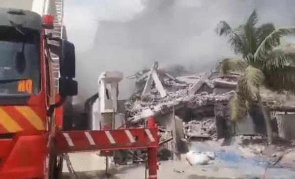 कराची में कपड़ा फैक्ट्री में आग, 8 घायल और 1500 मजदूर रेस्क्यू