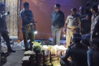 बोकारो पुलिस की बड़ी कार्रवाई: 80 किलो गांजा और अवैध शराब बरामद, दो तस्कर गिरफ्तार