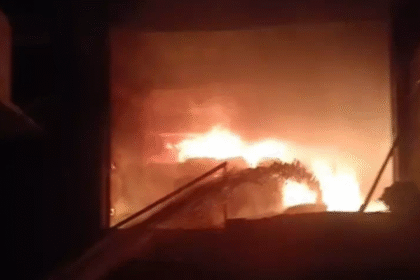 ग्वालियर में जूता फैक्ट्री में भीषण आग: 25 फायर ब्रिगेड ने 3 घंटे में पाया काबू, लाखों का माल राख