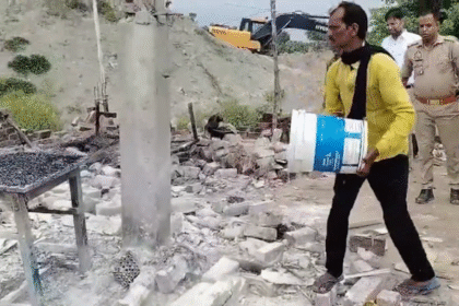 यूपी के फतेहपुर में जोरदार धमाका: घर की छत और दीवारें उड़ीं, एक की मौत, इलाके में हड़कंप