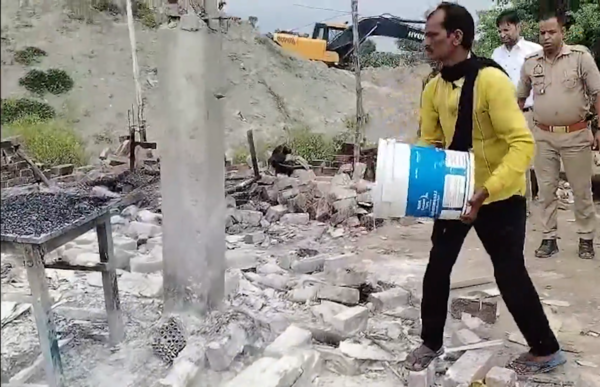 यूपी के फतेहपुर में जोरदार धमाका: घर की छत और दीवारें उड़ीं, एक की मौत, इलाके में हड़कंप