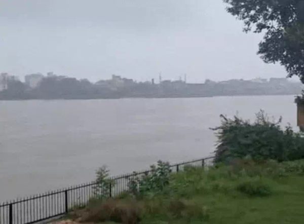 यमुना का जलस्तर खतरे के निशान से 2 फीट नीचे, आगरा में फिलहाल बाढ़ का खतरा नहीं