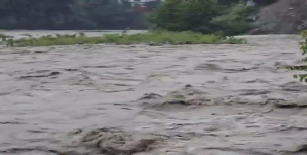 जम्मू-कश्मीर के डोडा में बादल फटा: कई जगहों पर भूस्खलन, सड़कों पर लगा भीषण जाम