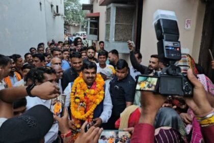 Durg: Minister Gajendra Yadav received a grand welcome in his native village Ahiwara, huge crowd gathered