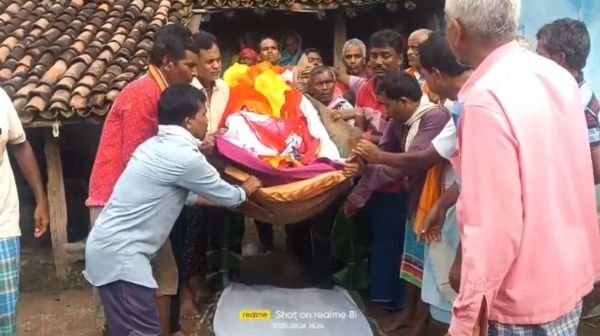 Unique last journey in Narharpur: Village Patel Girvar Pandey was given a grand farewell with Bhajans and Kirtans and musical instruments