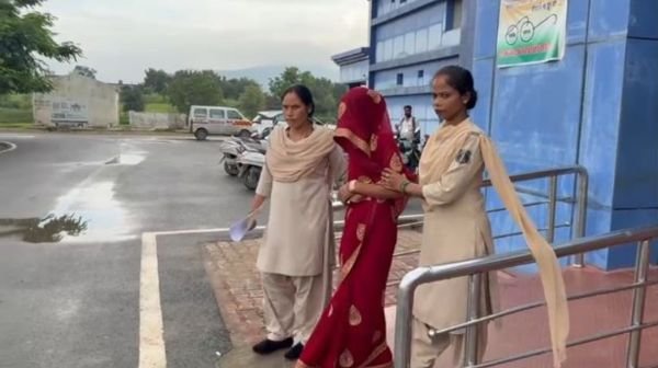 Balrampur: Wife electrocutes husband for keeping a second wife, leads to his death