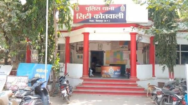 Bilaspur: Two shops burglarized in Telipara, thieves caught on CCTV