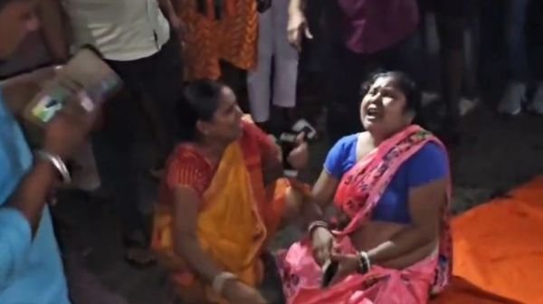 Bokaro: Bike rider dies in road accident, angry people block the road