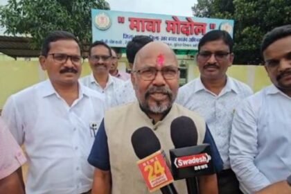 District Education Officer Ramesh Nishad's inspection in Bhanupratappur