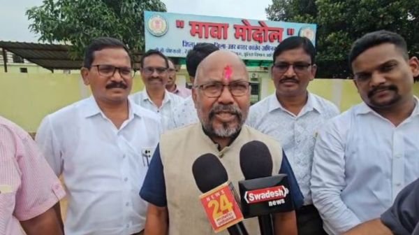 District Education Officer Ramesh Nishad's inspection in Bhanupratappur