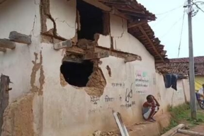 Korba: Terror of tusker elephant, three houses destroyed, villagers in panic