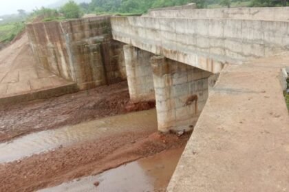 Khairagarh: Canal collapsed due to heavy rain, villagers raised questions on poor construction