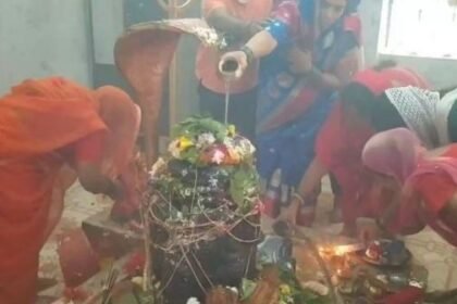 Korba: Last Monday of the month of Savan, a huge crowd of Shiva devotees gathered in the temples