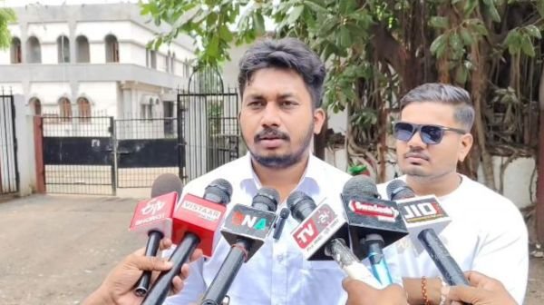 Dhamtari: NSUI protests against college fee hike