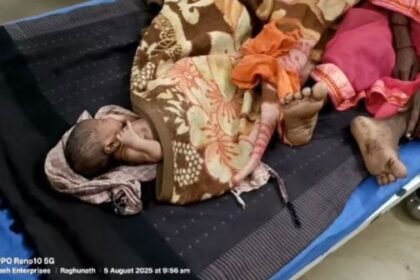 Balrampur: Pregnant woman reached hospital on foot due to lack of road, gave birth on the way