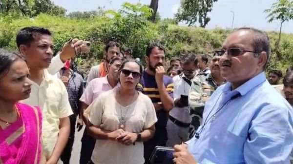 Drinking water crisis in MCB: Women of Gelhapani ward blocked the road