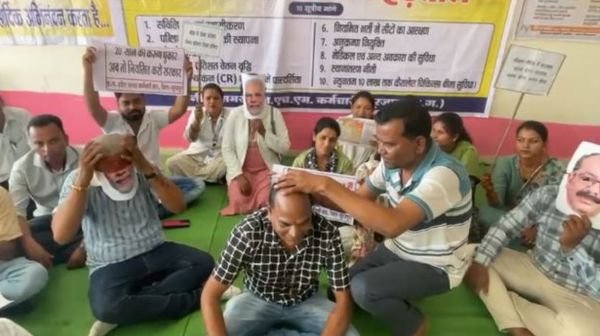 The agitation of NHM health workers continues in Surajpur