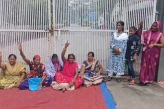 Katghora: Both land and job lost, women protest against SECL