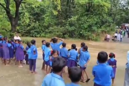 Life in Gariaband has been disrupted due to rain for three days