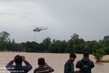 Air Force's bold operation in Bastar flood, saved the lives of 6 villagers trapped on the roofs