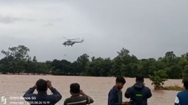 Air Force's bold operation in Bastar flood, saved the lives of 6 villagers trapped on the roofs