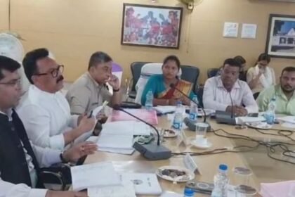 Lohardaga: Disha meeting in the District Council Auditorium, MP gave strict instructions